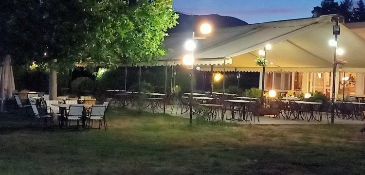 Ζητείται γυναίκα για εργασία στην Ταβέρνα ΜΠΛΑΚ στη Διάβα