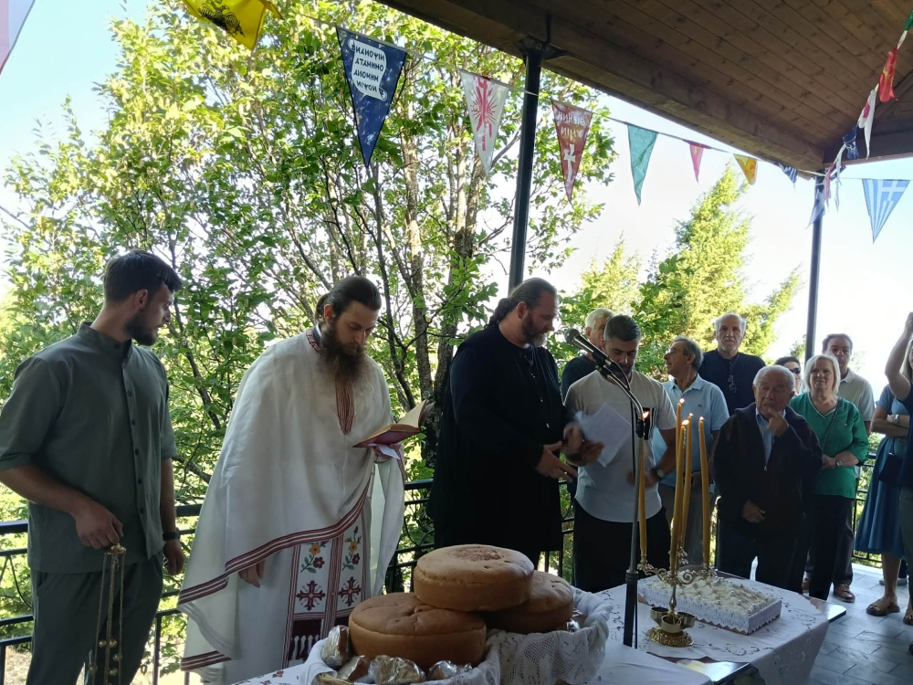 Πραγματοποιήθηκε με λαμπρότητα η Θεία Λειτουργία στον πανηγυρίζοντα Ιερό Ναό Αγίας Παρασκευής στην Κορομηλιά Καλαμπάκας