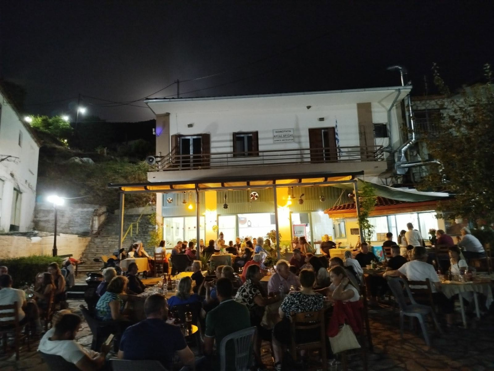 Ρεμπέτικη βραδιά στο Παραδοσιακό Καφενείο στην Κρύα Βρύση την Παρασκευή 21/8