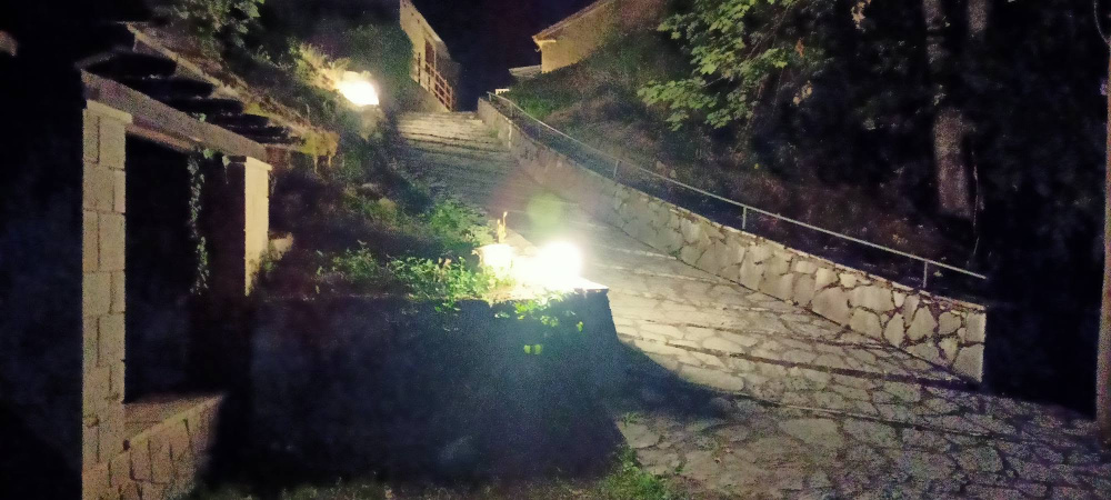 Γιώργος Κόφφας: Αβραμόπουλος και Αθανασούλας “φταίνε” που τα παιδιά δεν μπορούν να παίξουν κρυφτό στο καλντερίμι της Καστανιάς!