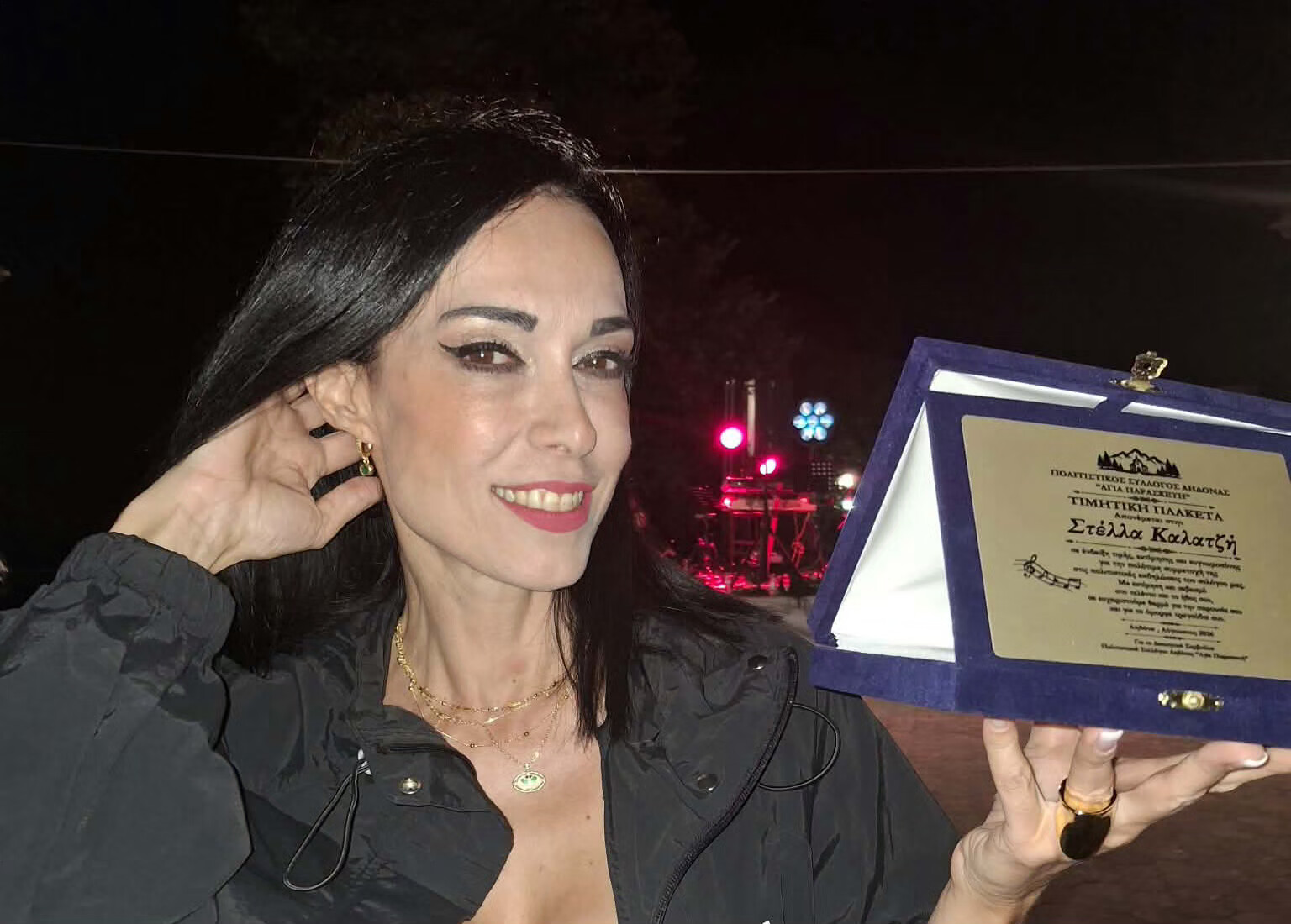 Αξέχαστη βραδιά της Στέλλας Καλατζή στην Αηδόνα – Τιμήθηκε και την περιμένουμε ξανά σύντομα!