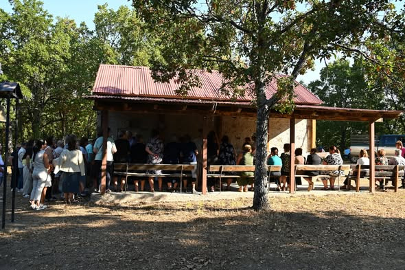 Με πλήθος πιστών η Θεία Λειτουργία για τη γιορτή των Αγίων Ταξιαρχών στην Οξύνεια